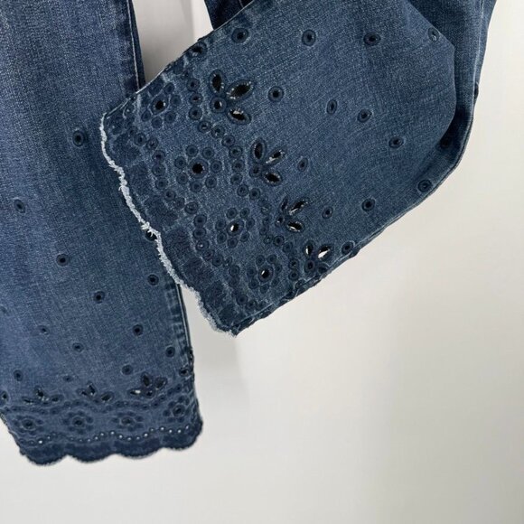 Chicos 2.5 Girlfriend Slim Crop Jeans Size 14 Embroidered Eyelet Hem Blue Denim - Picture 10 of 14